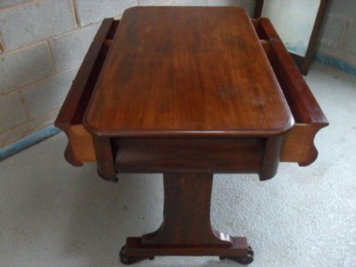 19th Century Mahogany Centre Table with 4 Drawers