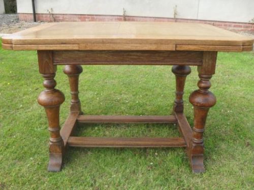 Sturdy Oak Draw-leaf Dining Table