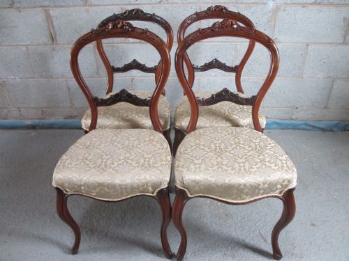 Lovely Set of 4 Victorian Carved Walnut Balloon Back Dining Chairs