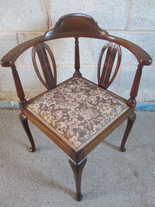 Edwardian Mahogany Splat Back Corner Chair