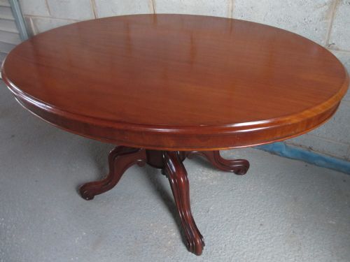 Victorian Oval Mahogany Tilt Top Loo / Breakfast Table