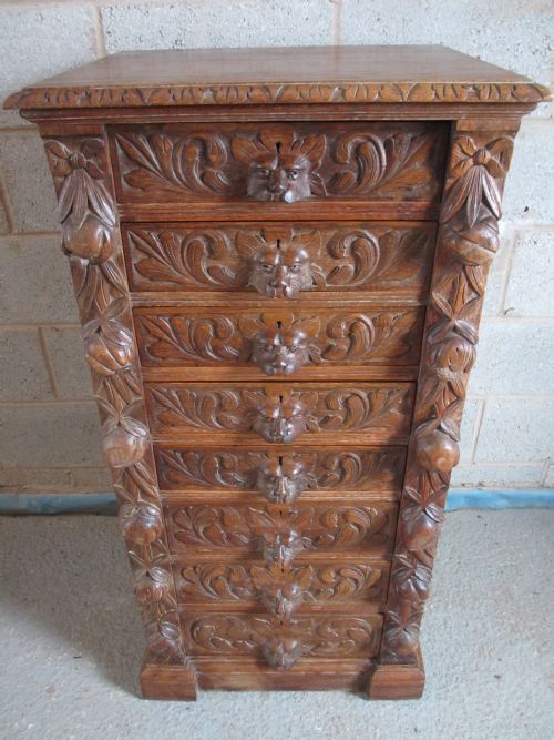 Fantastic Victorian Carved Light Oak 'Green Man' 8 Drawer Wellington Chest