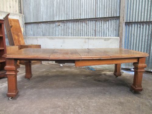 VICTORIAN LIGHT OAK GOTHIC EXTENDING DINING TABLE - ADDITIONAL PHOTO 2