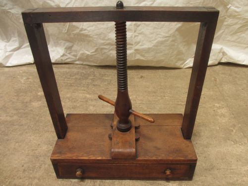 Superb Georgian Oak Table Top Book / Magazine Press