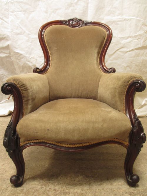 Lovely Victorian Carved Showood Mahogany Spoon Back Upholstered Armchair