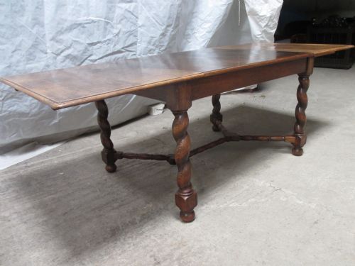 Superb Solid Oak Draw-leaf Dining Extending Dining Table with 2 Leaves