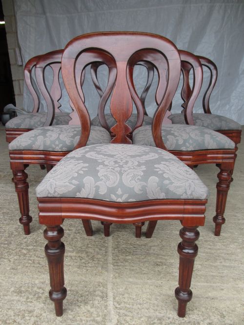 Superb Set of 6 Victorian Mahogany Balloon and Vase Splat Back Dining Chairs