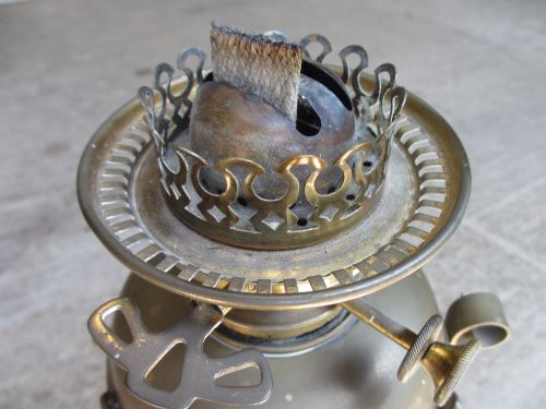 VICTORIAN TALL BRASS HINKS OIL LAMP - ADDITIONAL PHOTO 8