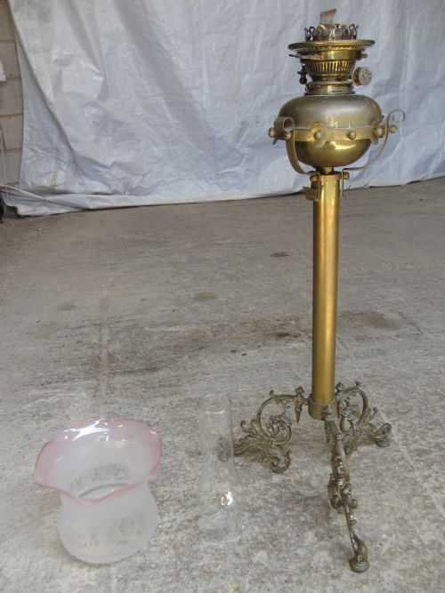 VICTORIAN TALL BRASS HINKS OIL LAMP - ADDITIONAL PHOTO 11