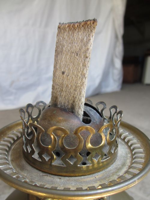 VICTORIAN TALL BRASS HINKS OIL LAMP - ADDITIONAL PHOTO 10