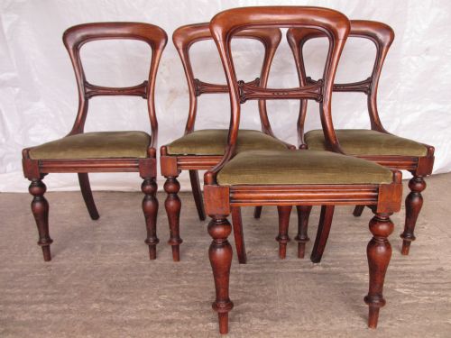 Set of 4 Mid 19th Century Mahogany Balloon Bar Back Dining Chairs