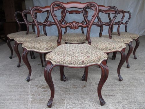 Set of 8 Victorian Mahogany Shaped Balloon Back Dining Chairs with Scroll Carved Bar,overstuffed Serpentine Fronted Seats Set on Carved Cabriole Forelegs