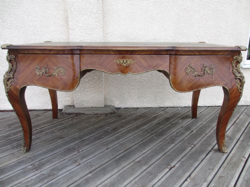 Superb King Wood and Walnut Louis XVI Style Bureau Plat Desk / Writing Table with Tooled Green Leather, Three Drawers, Gilt Ormolu Mounts on Cabriole Legs with Sabots