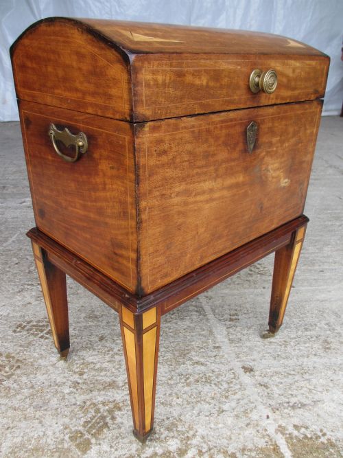 19th Century Inlaid Mahogany Dome Wine Cellarette on Stand with Brass Handles, Shell Inlay and Stringing, Section Interior, Stand with Brass Castors on Tapering Legs