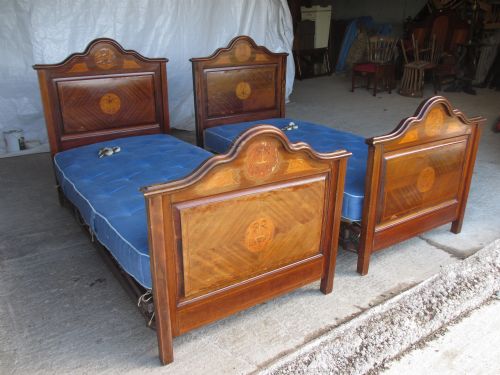 Lovely Pair of Edwardian Inlaid Mahogany Single Beds, Ends with Satinwood Inlay, Iron Side Rails , Spring Bases