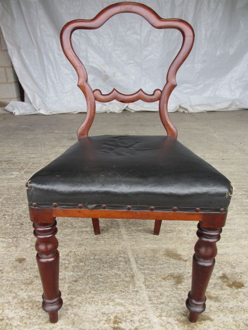 Mid 19th Century Mahogany Shaped Balloon Back / Side Dining Chair