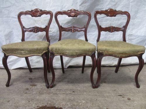 Set of 19th 3 Century Carved Walnut Balloon Bar Back Dining Chairs