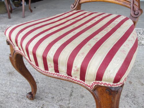 PAIR 19TH CENTURY OAK UPHOLSTERED SHAPED BALLOON BACK SIDE DINING CHAIRS WITH SCROLL CARVING AND CABRIOLE LEGS - ADDITIONAL PHOTO 8