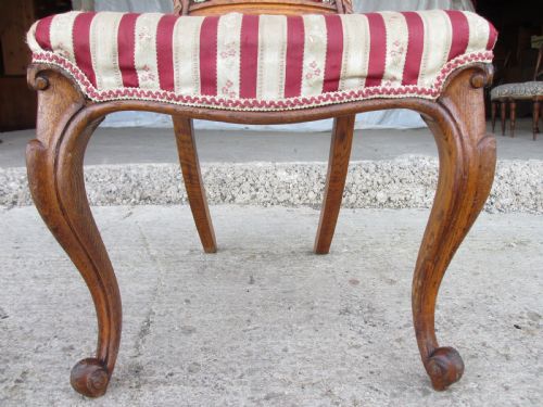 PAIR 19TH CENTURY OAK UPHOLSTERED SHAPED BALLOON BACK SIDE DINING CHAIRS WITH SCROLL CARVING AND CABRIOLE LEGS - ADDITIONAL PHOTO 9