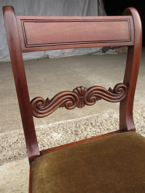 SET OF 4 19TH CENTURY WILLIAM IV MAHOGANY SCROLL BACK DINING CHAIRS WITH DROP IN SEATS - ADDITIONAL PHOTO 3