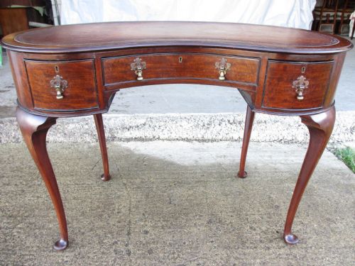 Edwardian Mahogany Kidney Writing Desk with Tooled Leather and 3 Drawers