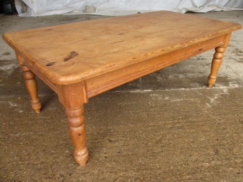 Victorian Pine Coffee Table on Turned Legs
