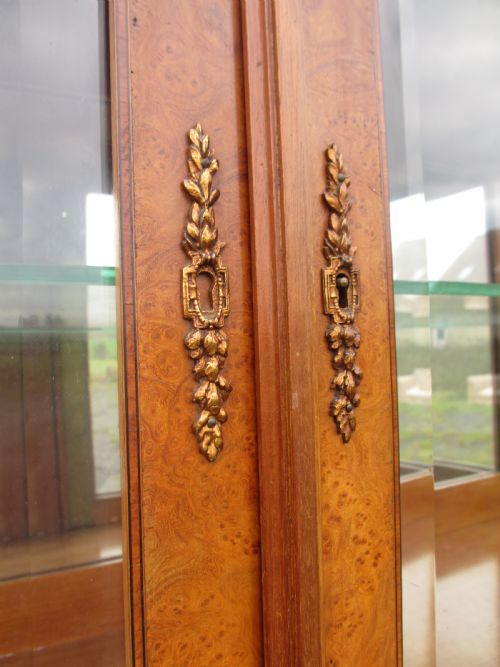 FRENCH BIRDS EYE MAPLE BUFFET MARBLE TOPPED WITH KEY ORMOLU - ADDITIONAL PHOTO 6
