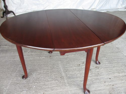 Georgian Mahogany Oval Drop Leaf Gateleg Dining Table