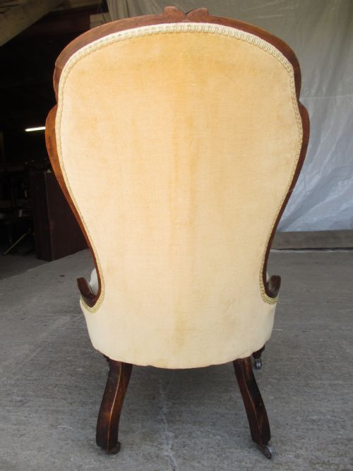 VICTORIAN MAHOGANY SPOON AND BUTTON BACK NURSING CHAIR - ADDITIONAL PHOTO 9