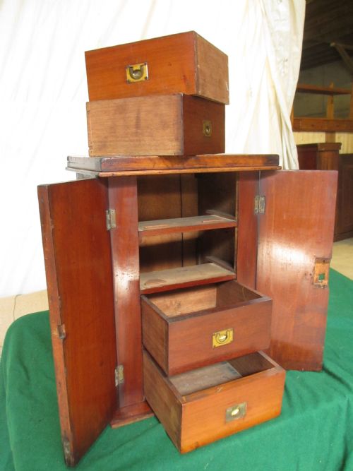 19TH CENTURY WALNUT AND MAHOGANY COLLECTORS CAMPAIGN STYLE 4 DRAWER CABINET - ADDITIONAL PHOTO 6