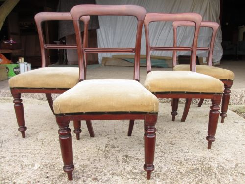 SET OF 4 19TH CENTURY MAHOGANY BAR BACK OVERSTUFFED DINING CHAIRS - ADDITIONAL PHOTO 3