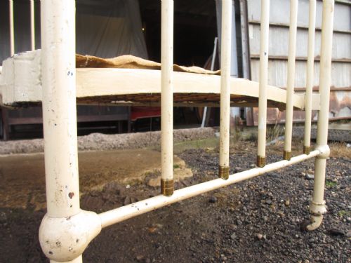 VICTORIAN BRASS AND IRON SINGLE BED - ADDITIONAL PHOTO 12