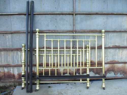 VICTORIAN BRASS DOUBLE BEDSTEAD - ADDITIONAL PHOTO 5