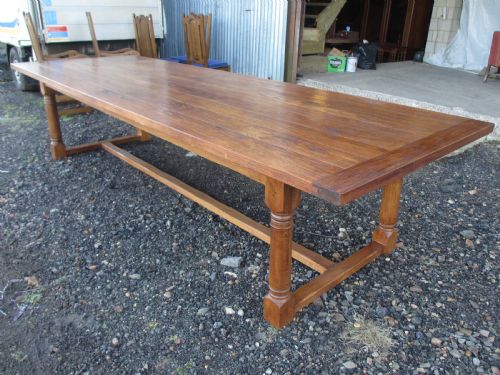 A lovely 20th century Oak 11ft refectory table on turned supports (ref 2463)