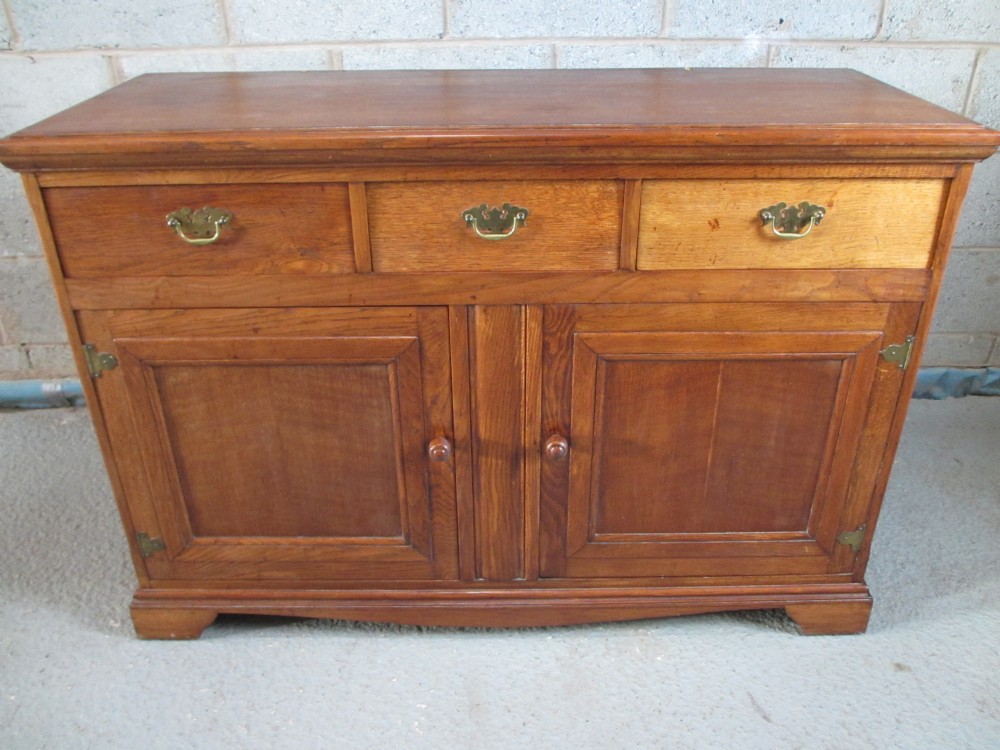 Oak 2 door cupboard 3 drawer sideboard dresser base