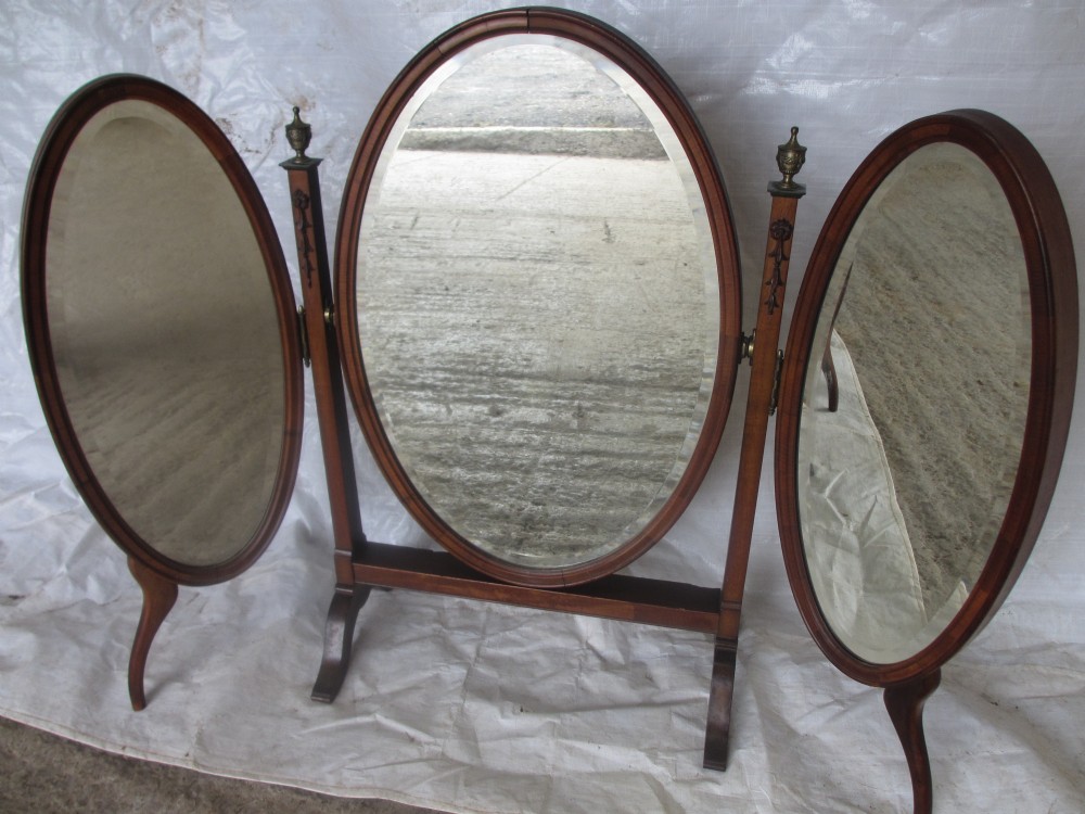 Lovely Edwardian Mahogany oval bevel edge triptych dressing mirror