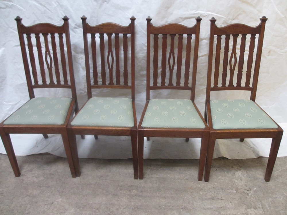 Set of 4 Oak Arts & Crafts slat back dining chairs