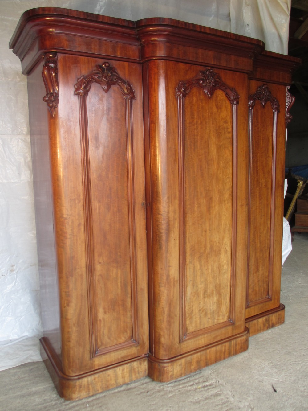 Fabulous Victorian Mahogany triple door breakfront compactum wardrobe 