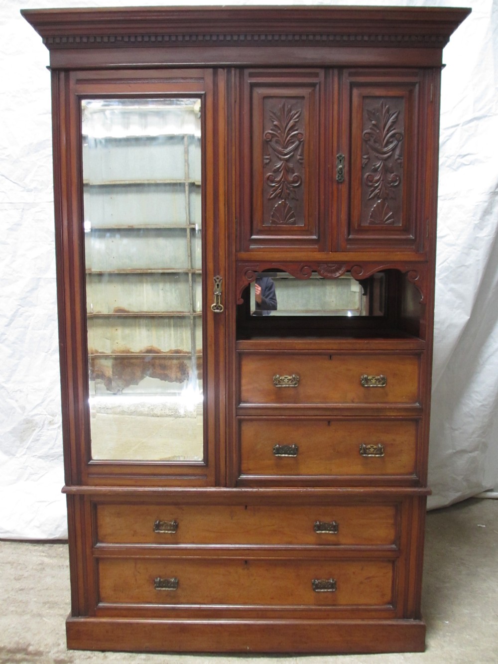 Good quality Victorian carved Mahogany compactum wardrobe