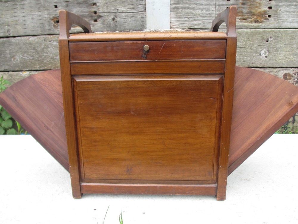 Unusual quality Edwardian Mahogany box piano music stool 