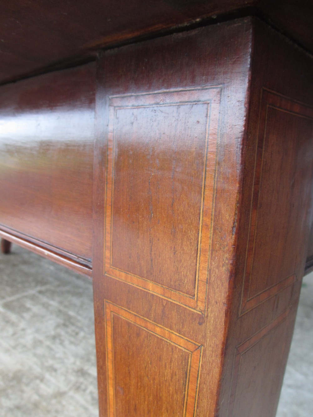 Edwardian D-end mahogany extending dining table, 2 leaves and winding handle, tapered legs and spade feet View VI