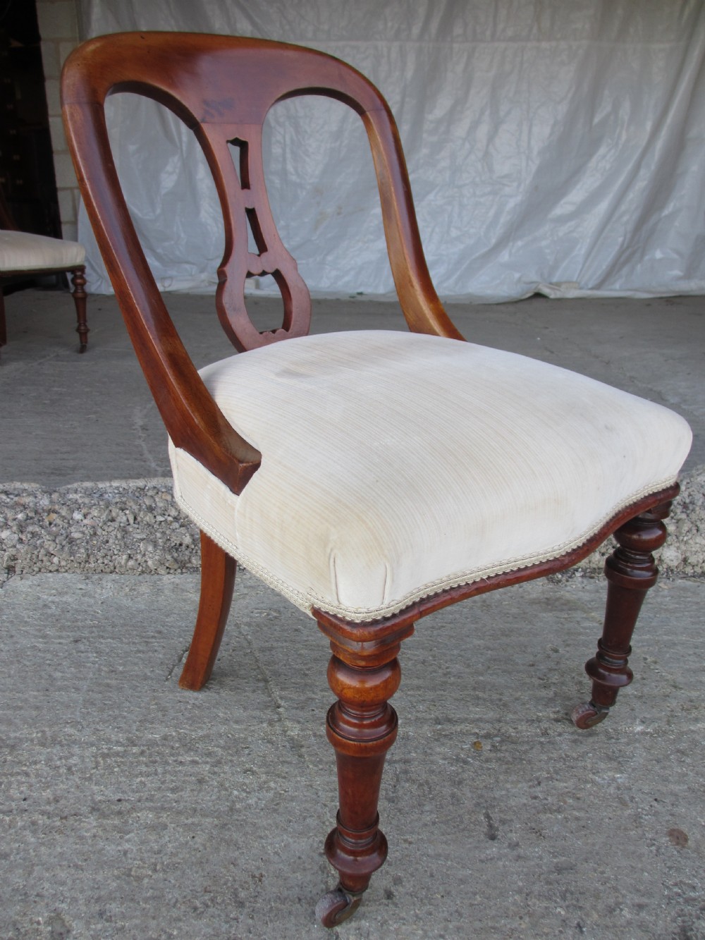 Set of 4 Victorian mahogany arched splat back dining chairs with overstuffed seats on turned forelegs View III