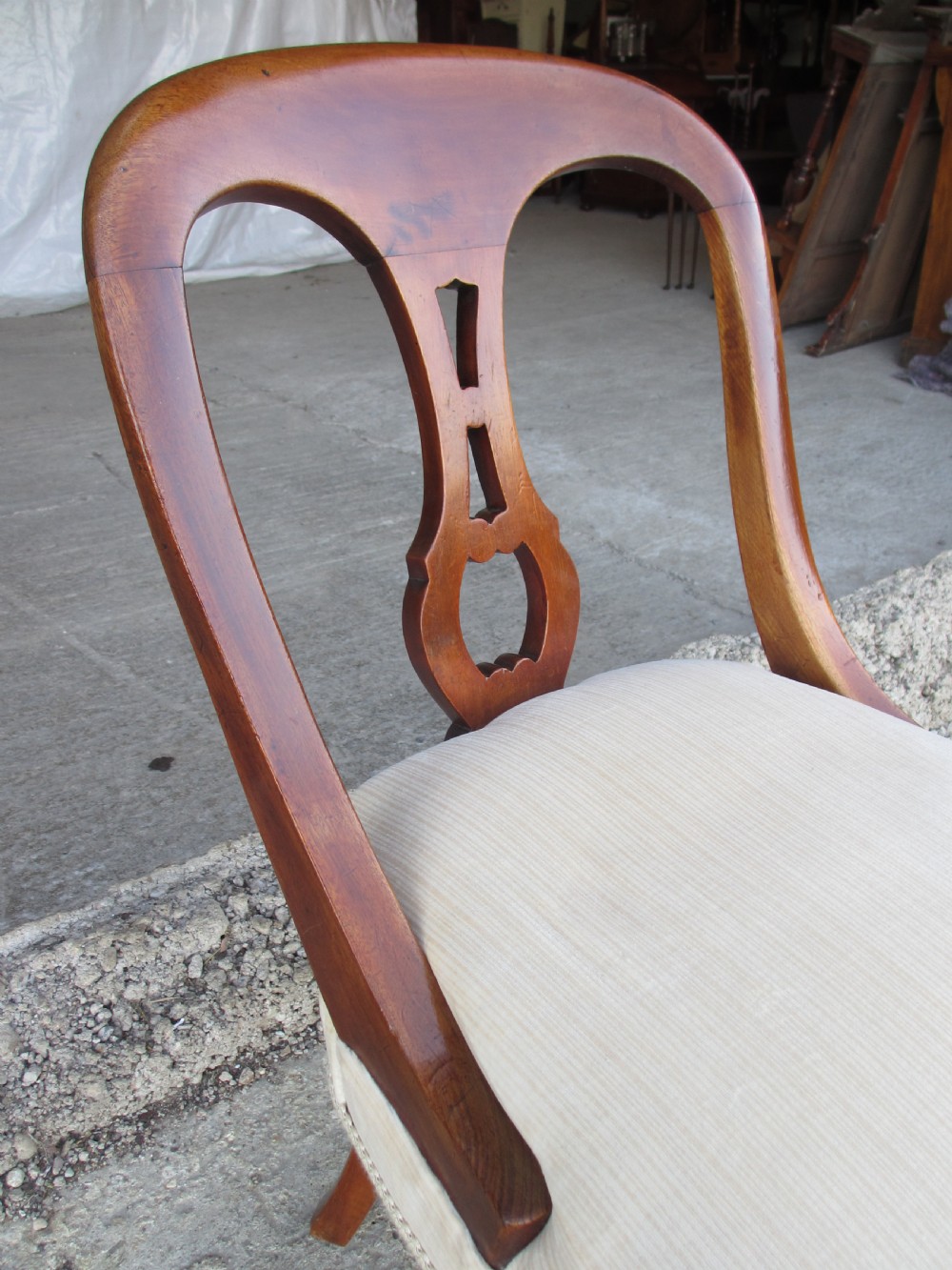 Set of 4 Victorian mahogany arched splat back dining chairs with overstuffed seats on turned forelegs View V