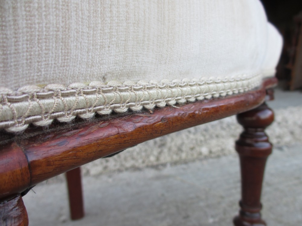 Set of 4 Victorian mahogany arched splat back dining chairs with overstuffed seats on turned forelegs View IX
