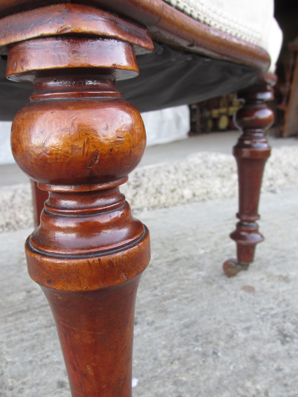 Set of 4 Victorian mahogany arched splat back dining chairs with overstuffed seats on turned forelegs View XI
