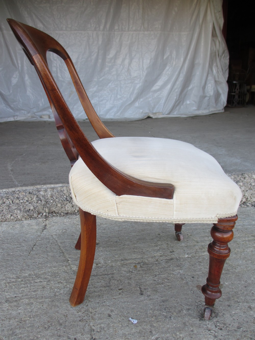 Set of 4 Victorian mahogany arched splat back dining chairs with overstuffed seats on turned forelegs View XII
