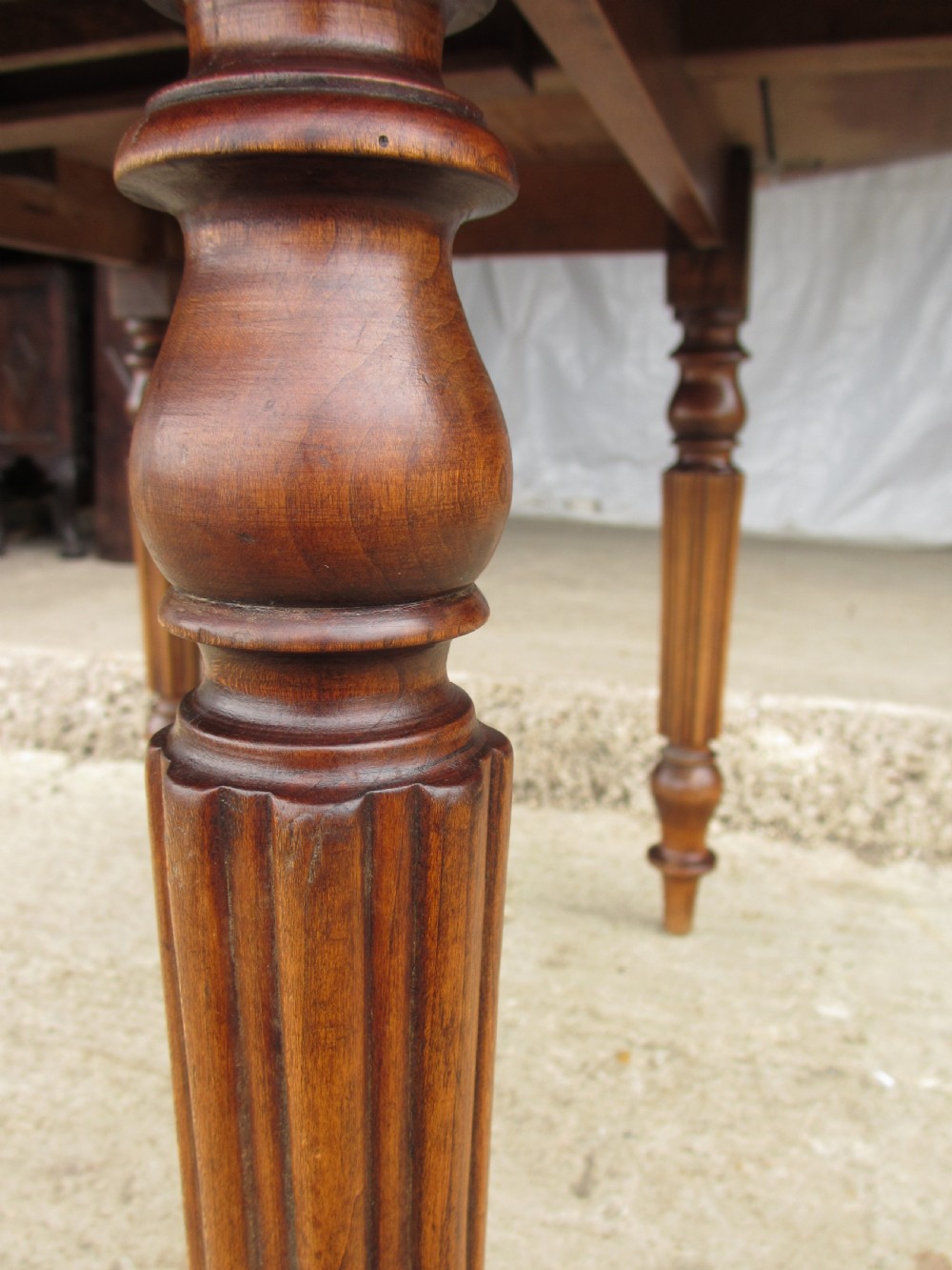 Victorian mahogany circular top drop leaf dining table turned reeded supports View VIII