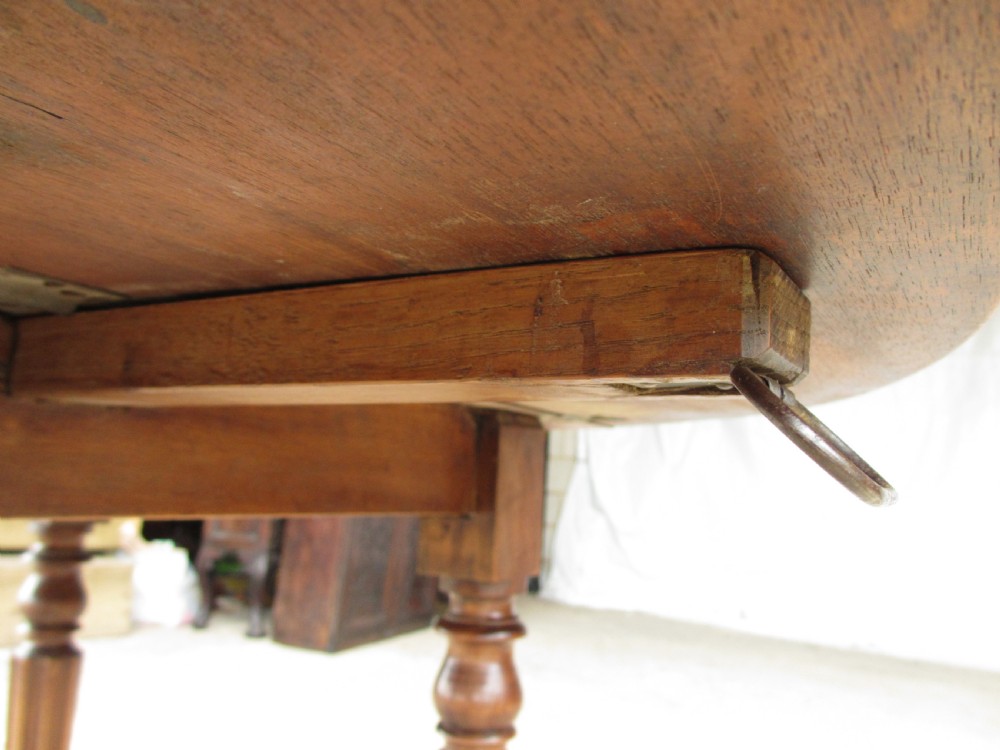 Victorian mahogany circular top drop leaf dining table turned reeded supports View X