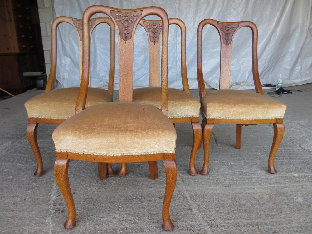 Set of 4 Art Nouveau slat back shaped dining chairs Overstuffed seats Carved spla tCabriole legs
