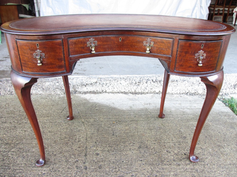 Edwardian Mahogany kidney writing desk with tooled leather and 3 drawers